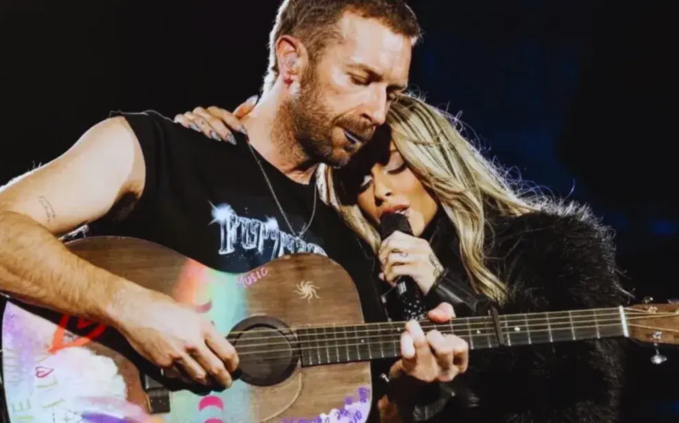 Foto de Chris Martin y Tini Stoessell en Futttura.