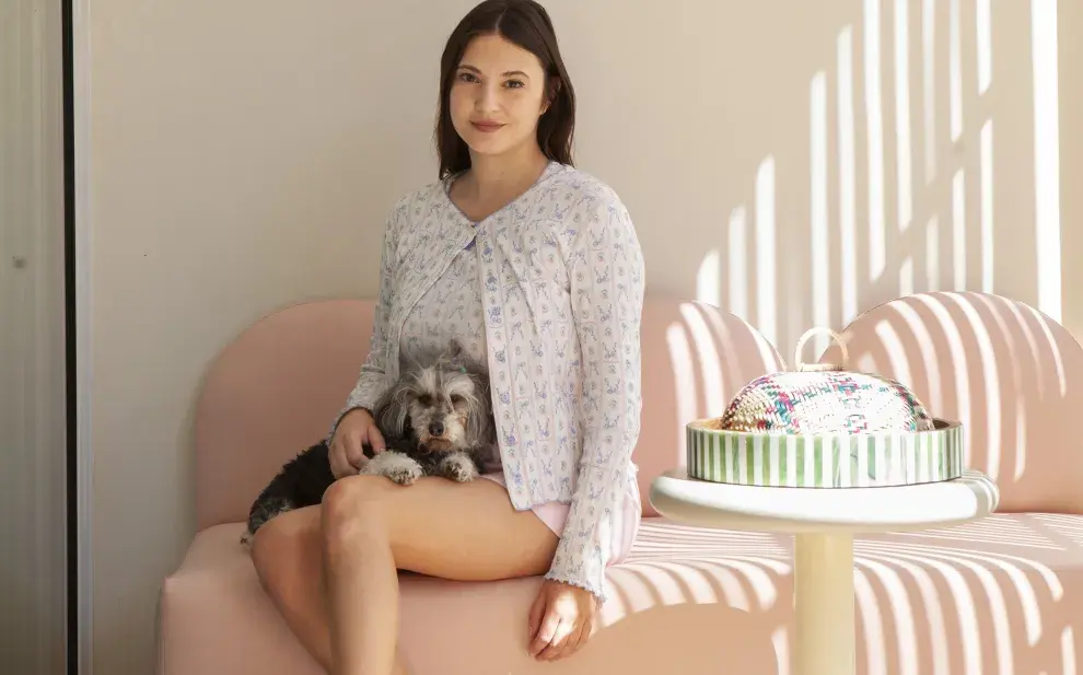 Así es la casa de Carla Quevedo, un PH transformado en refugio hedonista y creativo