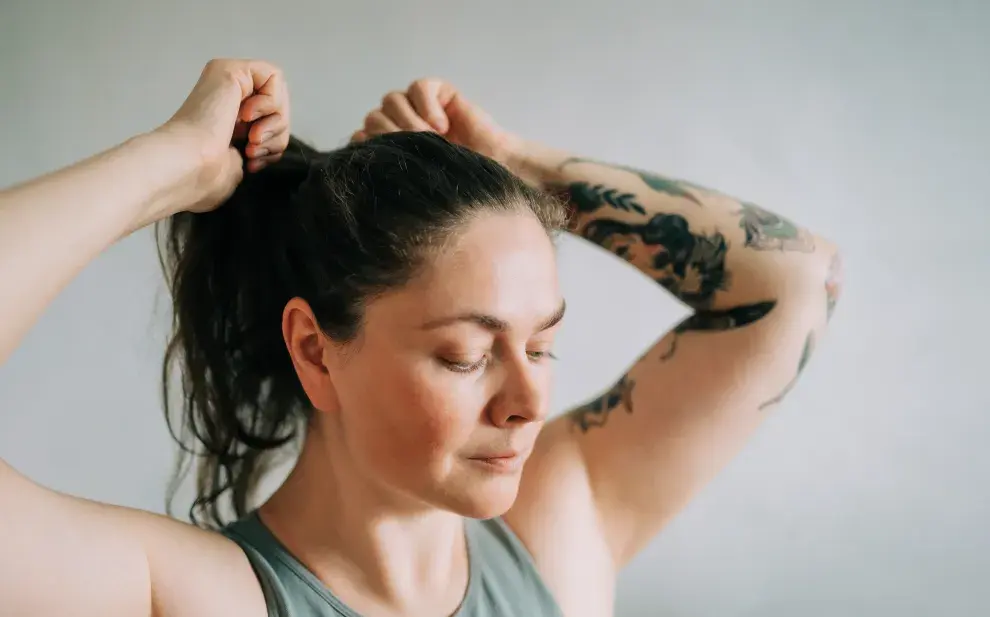 Ola de calor en Buenos Aires: 4 peinados súper fáciles para combatir el frizz y la humedad