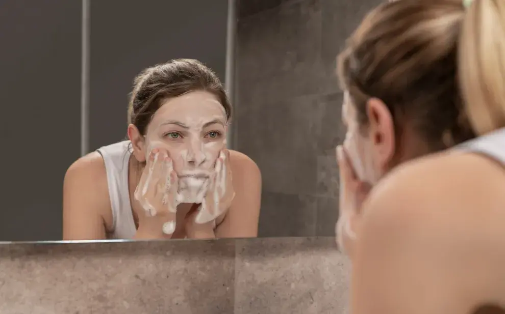 Guía de tónicos faciales: ¿cuál es el tónico ideal para piel grasa y para piel seca?