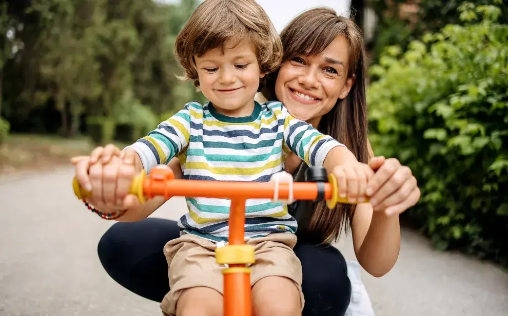 Estar sin estar: cómo construir presencia real con nuestros hijos en tiempos de pantallas