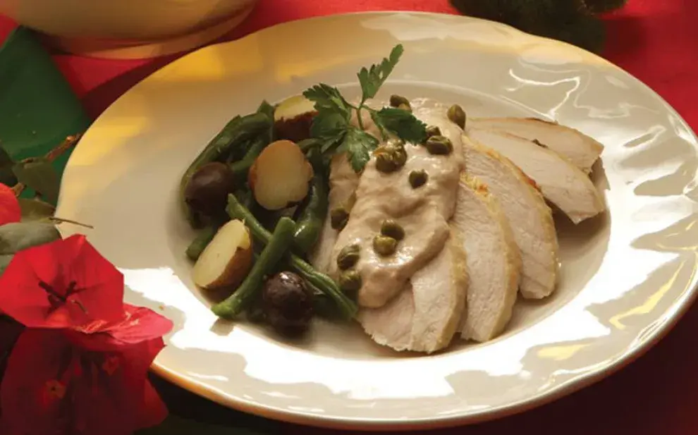 Vitel toné, una de las recetas con su versión saludable para Navidad.