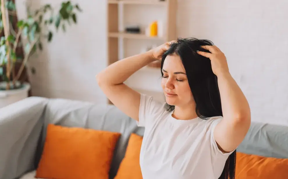 De las puntas al cuero cabelludo: la guía definitiva para cuidar tu pelo en verano.