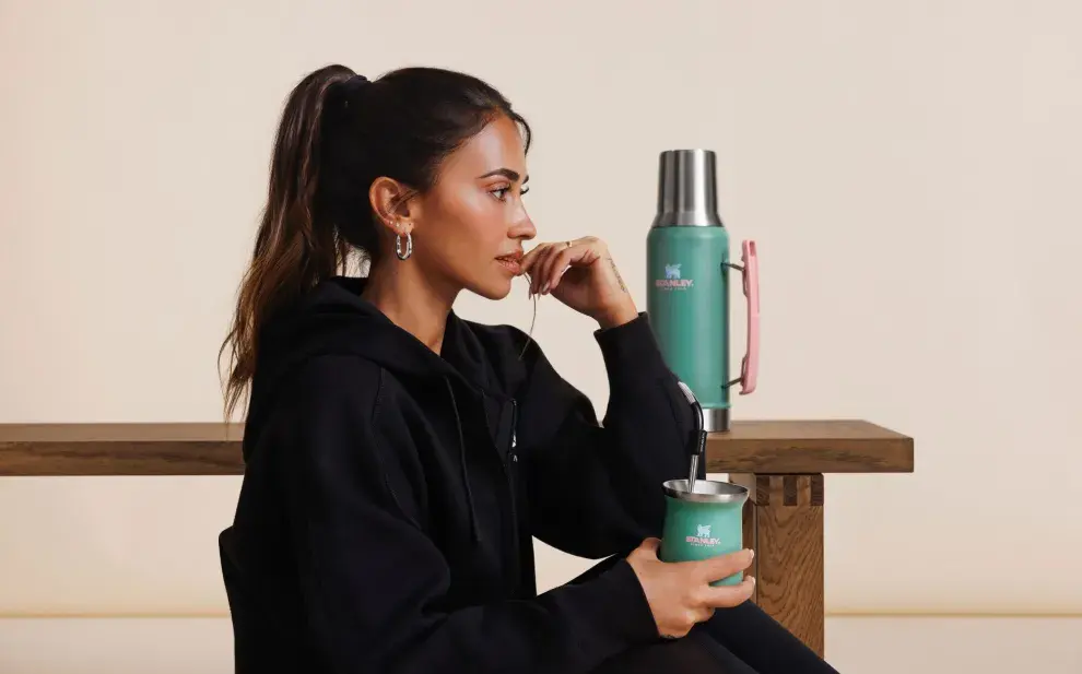 Antonela Roccuzzo, conocida no solo por ser la esposa de Lionel Messi sino también por su perfil como empresaria e influencer, continúa expandiendo su presencia en el mundo de los negocios.