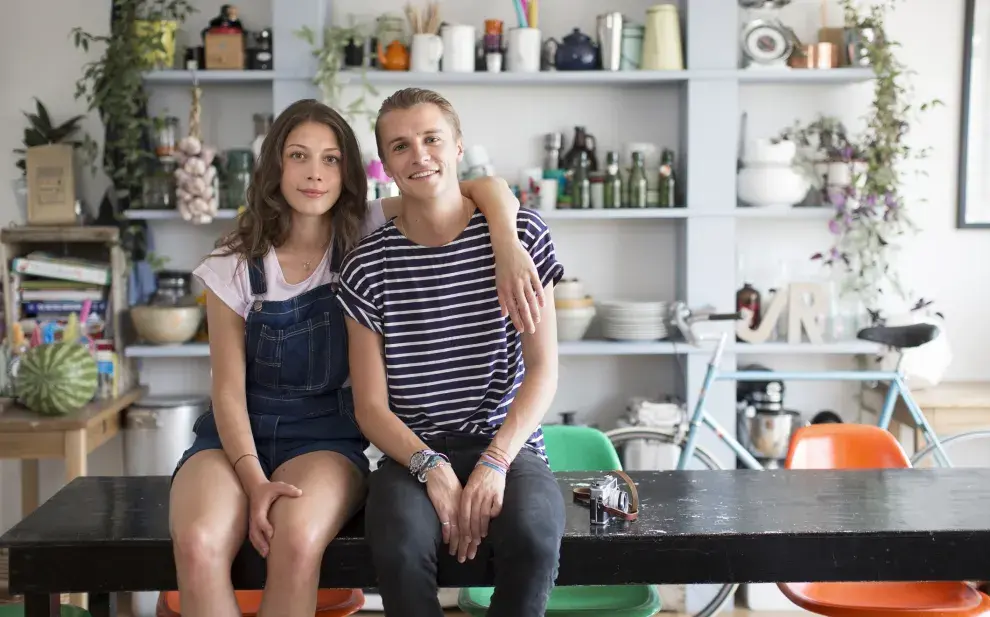 Qué es el “matrimonio lavanda” y por qué gana terreno entre los más jóvenes