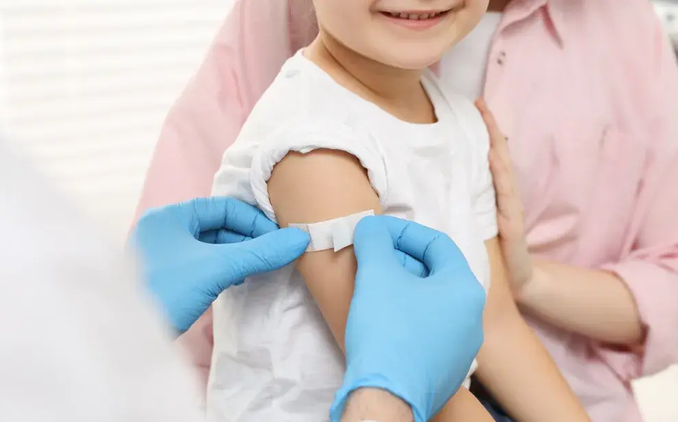 Vuelta a clases 2026: qué vacunas deben tener los chicos antes de empezar el colegio