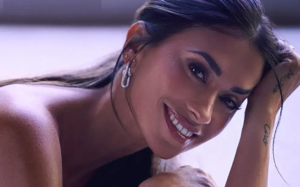 Antonela Roccuzzo continúa afianzando su perfil como ícono de estilo global y da un nuevo paso en su carrera al convertirse en la protagonista de la edición mexicana de Harper’s Bazaar.