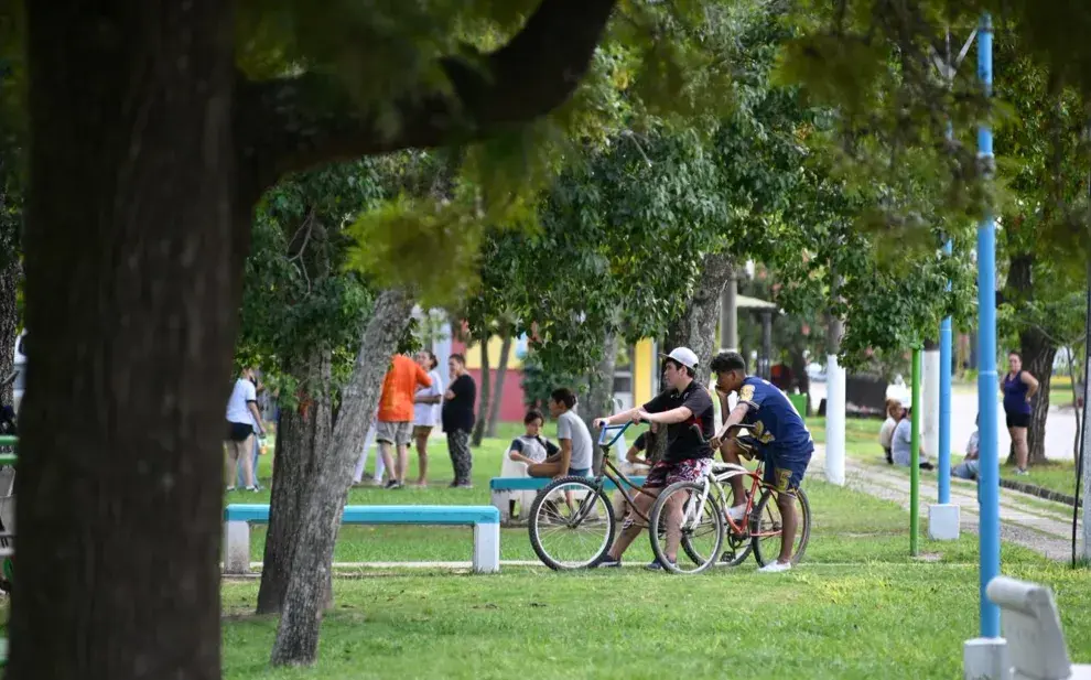 Escuela N°40 de San Cristóbal. Un menor de 15 años inició un tiroteo. Mató a otro menor de 13 años y dos alumnos más resultaron heridos. 