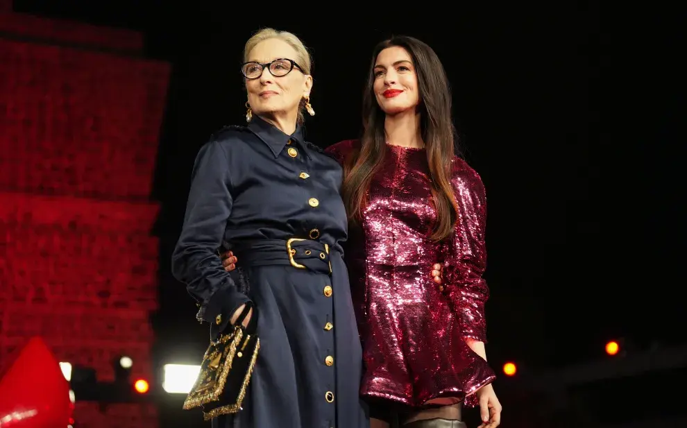 Meryl Streep y Anne Hathaway deslumbraron en la alfombra roja de “El diablo viste a la moda 2” en Ciudad de México