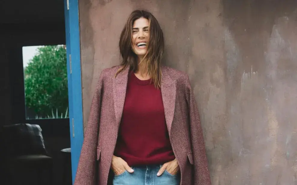 , Juliana Awada vuelve a marcar tendencia con un outfit invernal que combina básicos atemporales con una sofisticación silenciosa, de esas que no necesitan esfuerzo para destacarse.