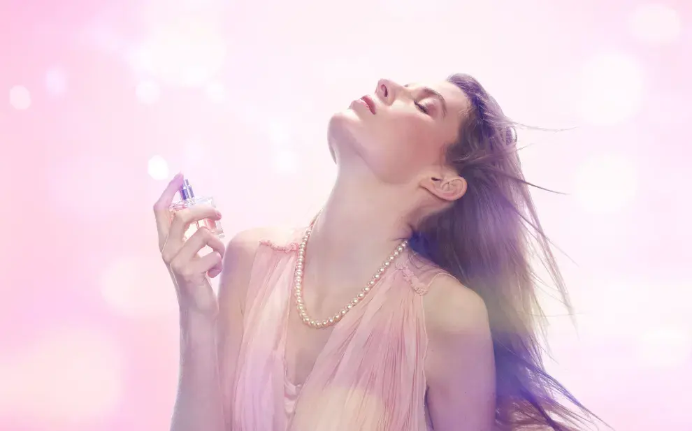 Perfumes que levantan el ánimo: cómo elegir fragancias según emociones.