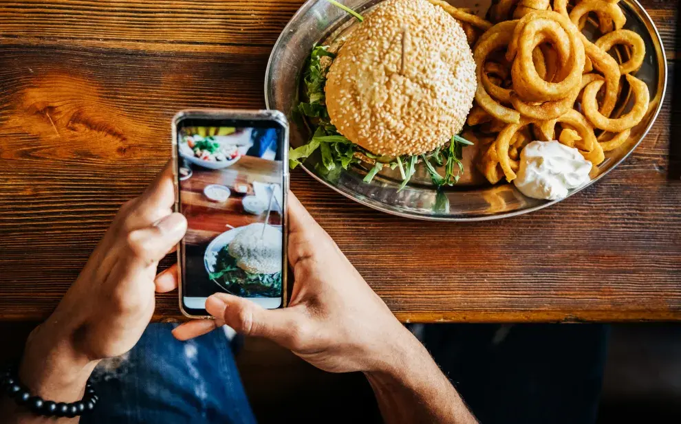 Nutrición en redes sociales: por qué crecen los mitos alimentarios y cómo impactan en la salud