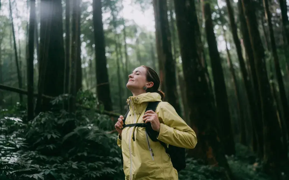 Viajar sola: por qué cada vez más mujeres eligen escapadas a su propio ritmo