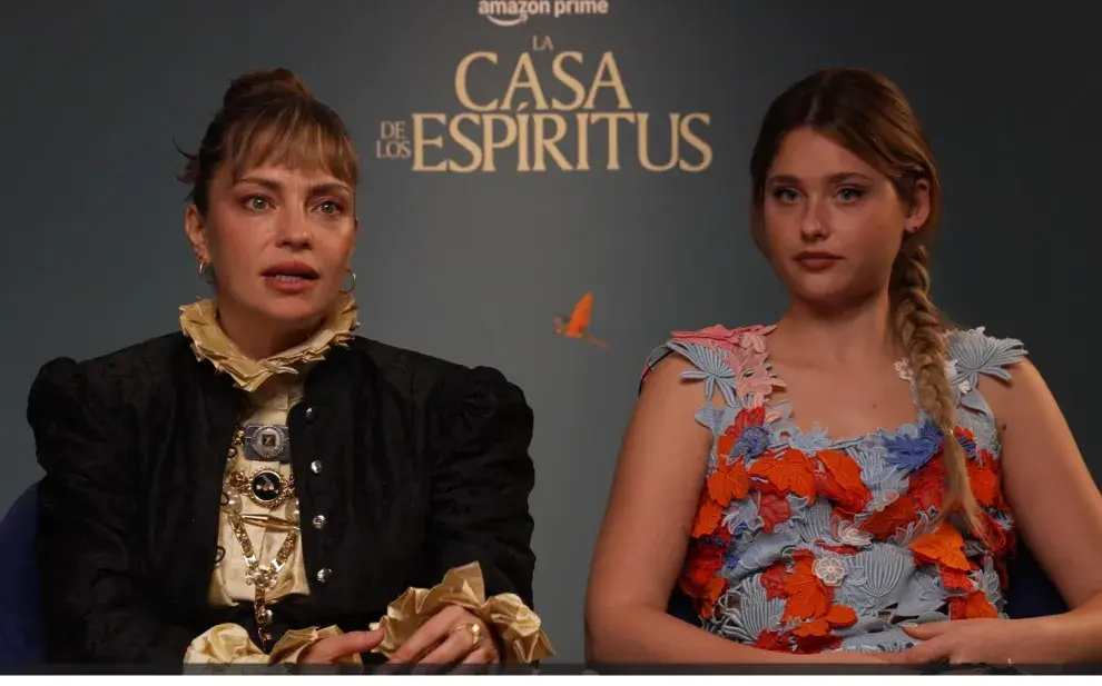 Dolores Fonzi y Nicole Wallace en el estreno de La casa de los espíritus en Chile