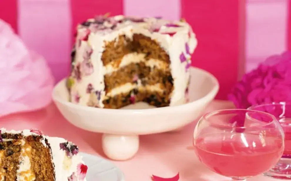 Carrot cake con frosting de queso: la receta fácil y rica ideal para los días fríos