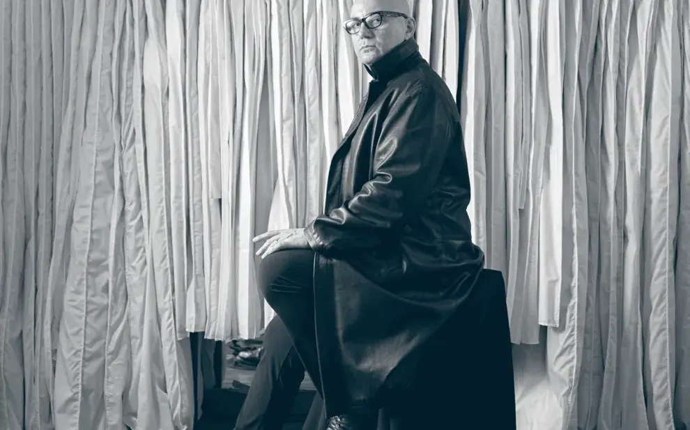 Pablo Ramírez, diseñador de moda y gurú del color negro: “Es muy cruel que la juventud sea vista como una virtud”