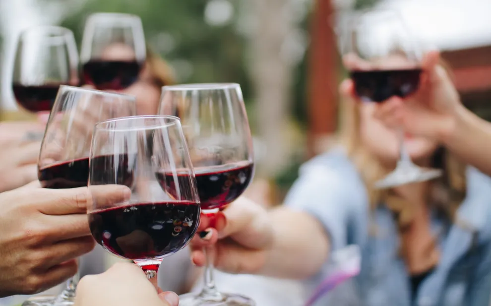 El 'draft wine' es una de las últimas tendencias entre los amantes del vino. Foto: Kelsey Knight/Unsplash