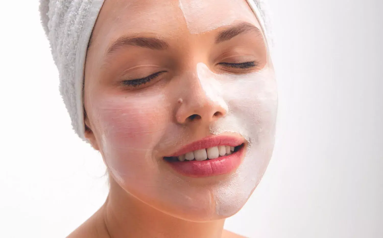 ¿Cuál es la diferencia entre limpiar y exfoliar la piel?