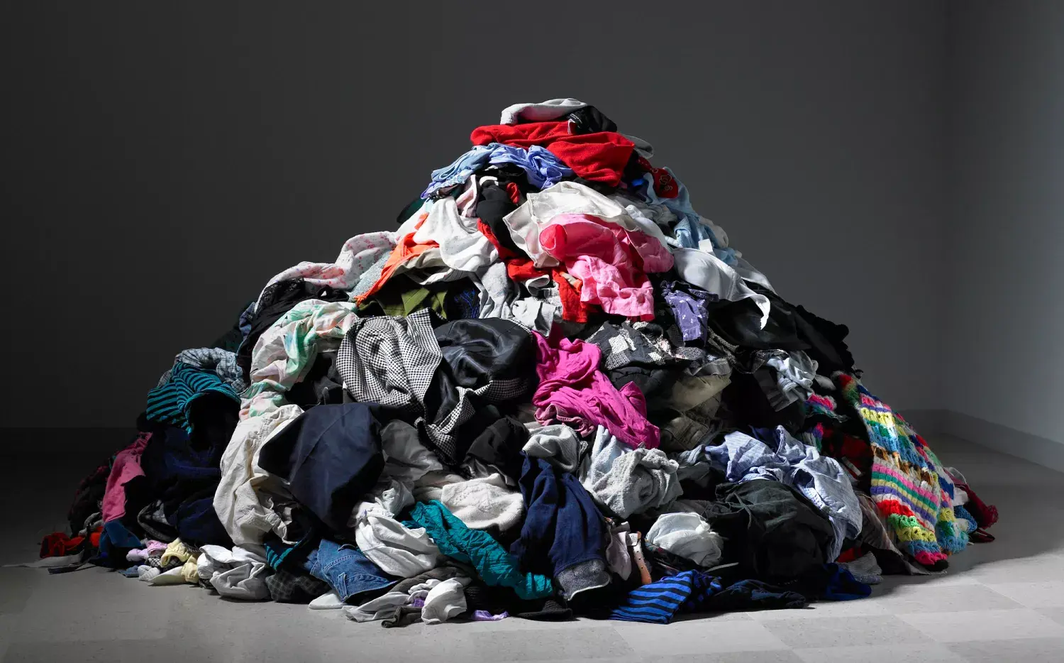 Este es el impacto ambiental de la ropa que descartamos: por qué deberíamos tenerlo en cuenta Este es el impacto ambiental de la ropa que descartamos: por qué deberíamos tenerlo en cuenta