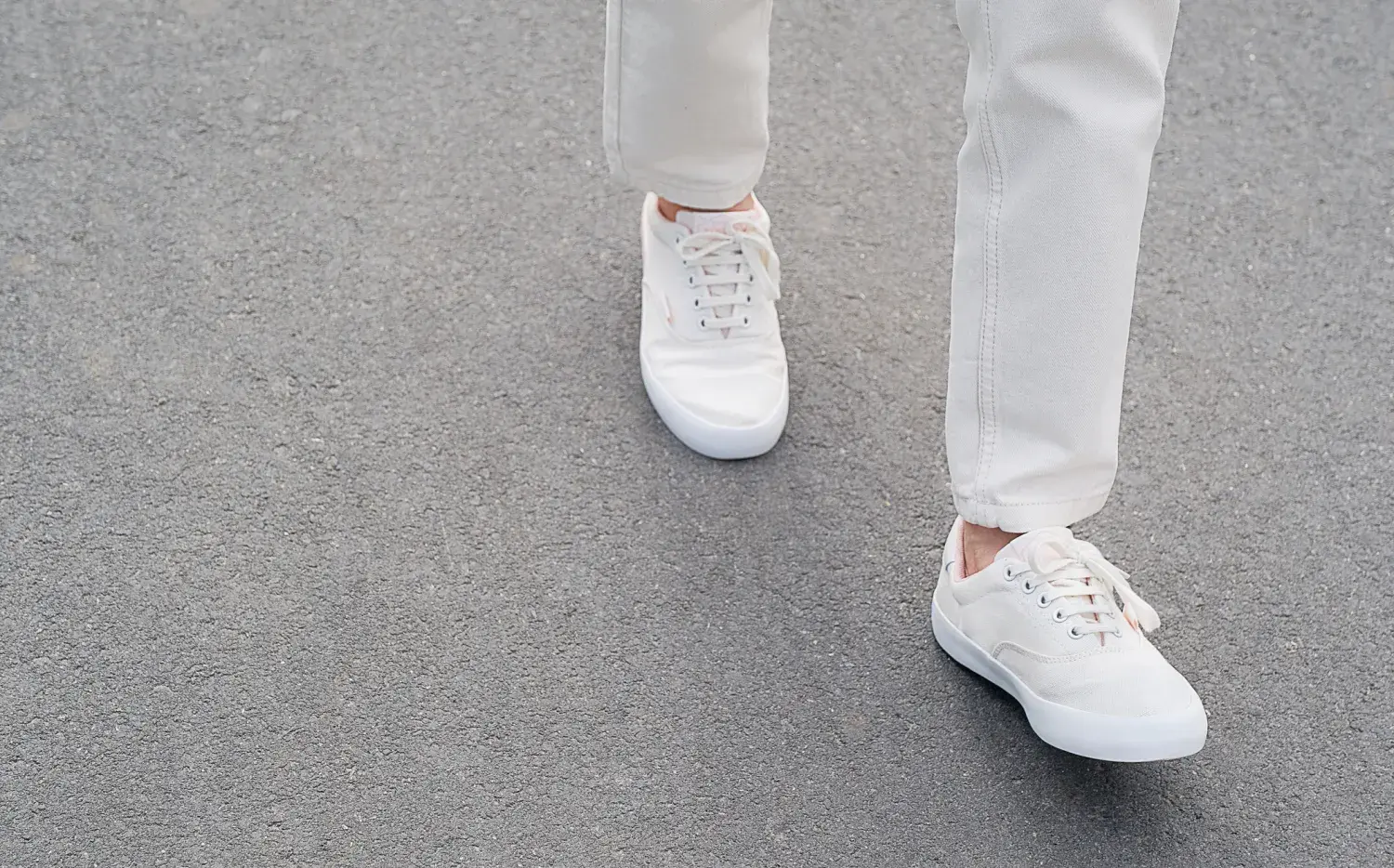 Tendencia otoño-invierno: consejos para sumar pantalones blancos a tus looks