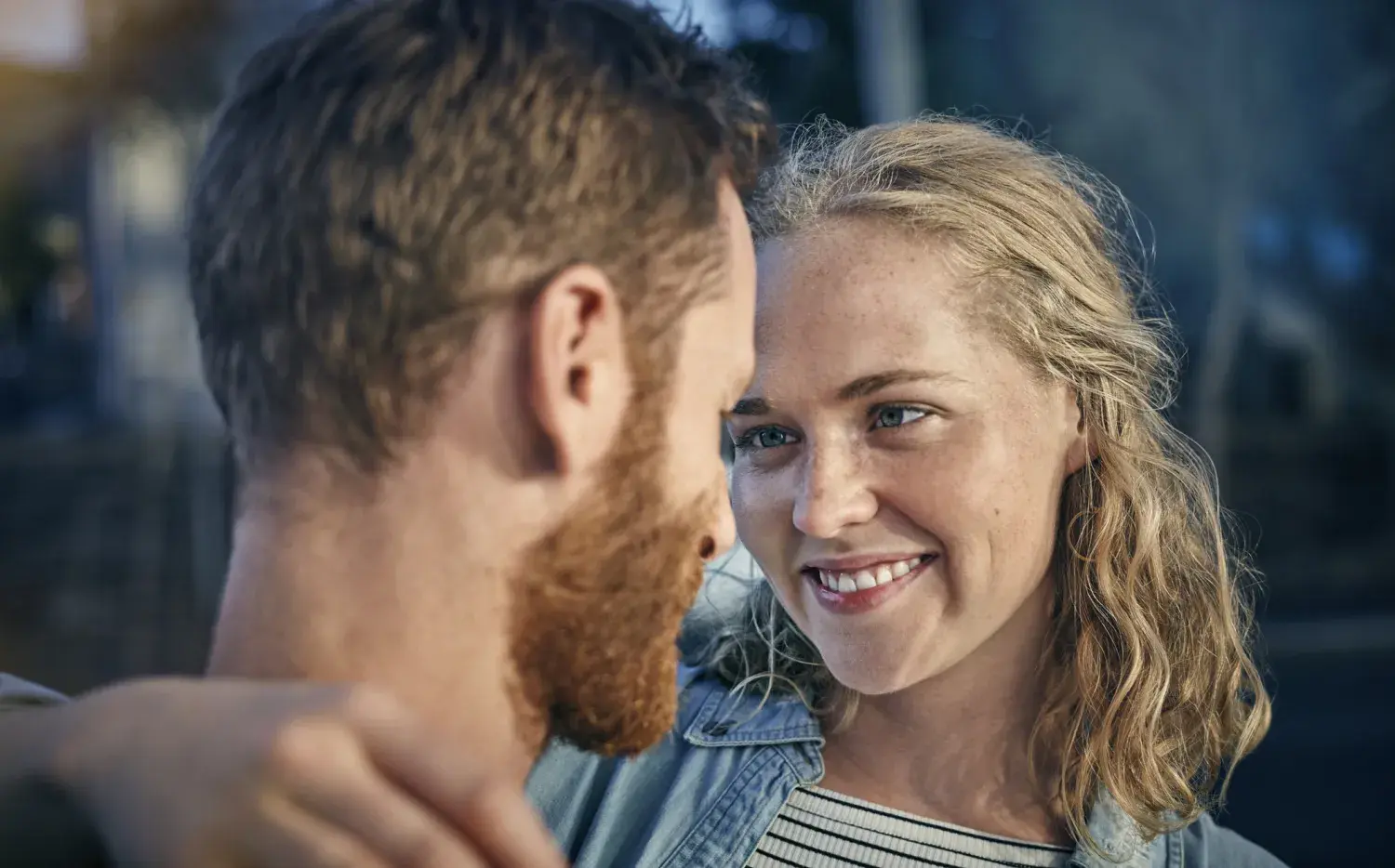 Qué significa no mirar a los ojos durante una conversación