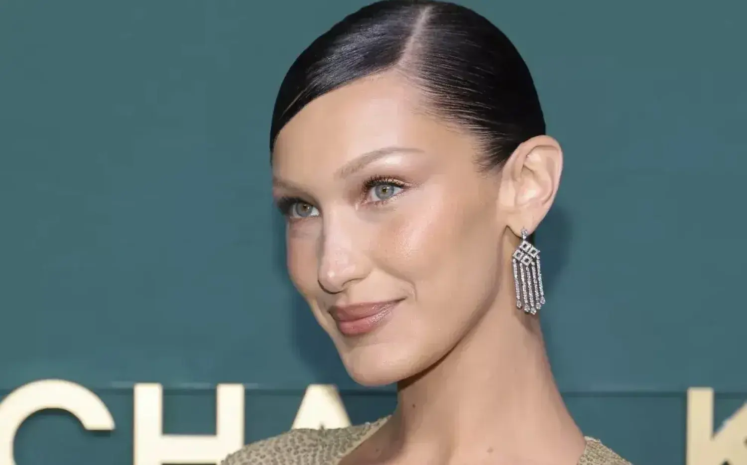 La vincha "hair comb" que usó Bella Hadid y es furor