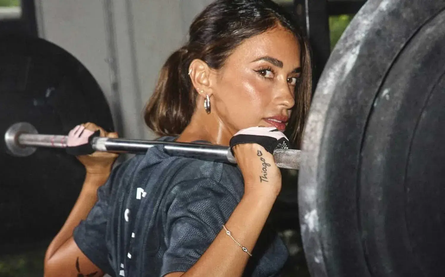 El look de Antonela Roccuzzo para entrenar: ¿cuánto sale y dónde conseguirlo?