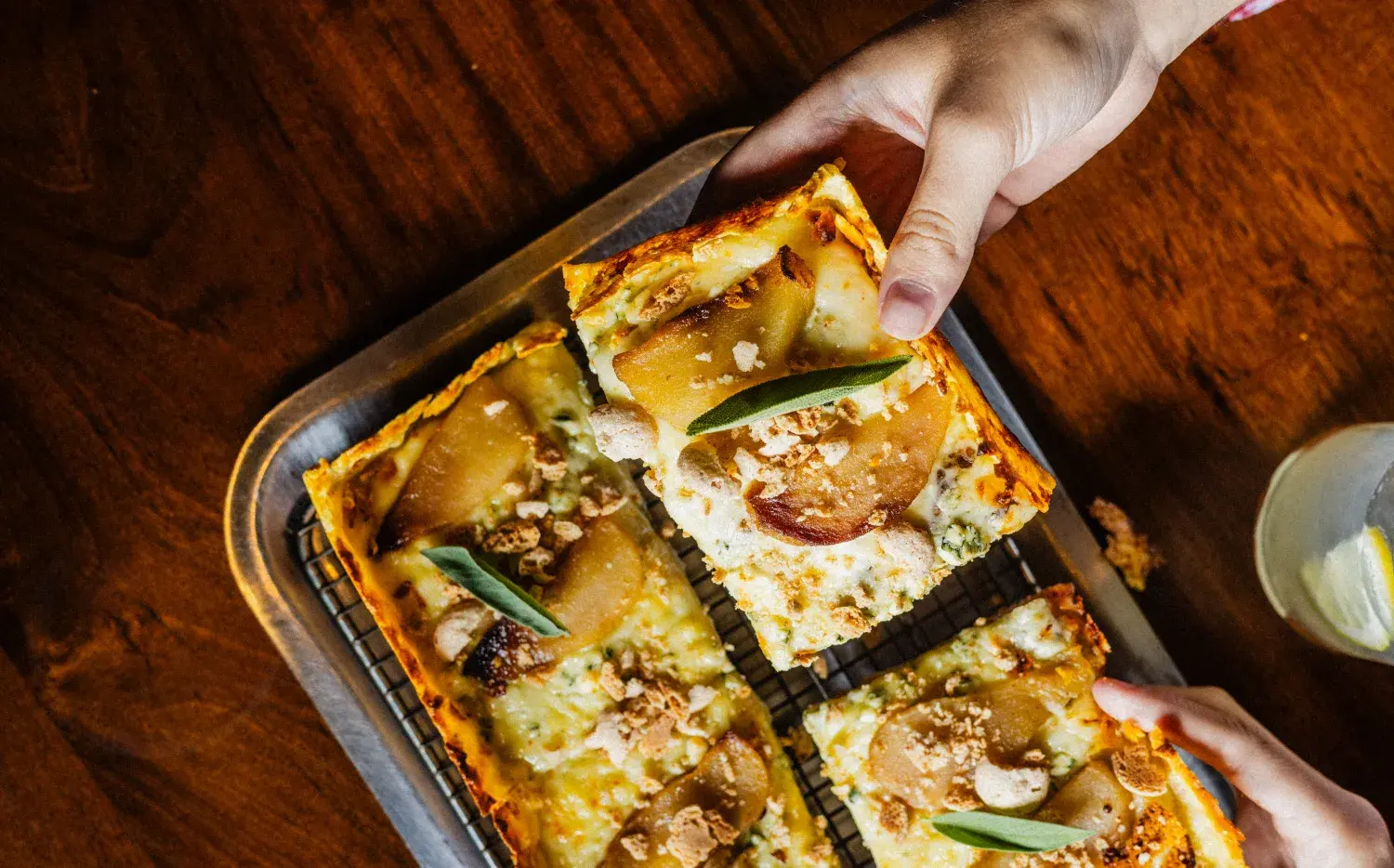 De la napolitana al estilo Detroit: las mejores versiones para disfrutar en el Día de la Pizza