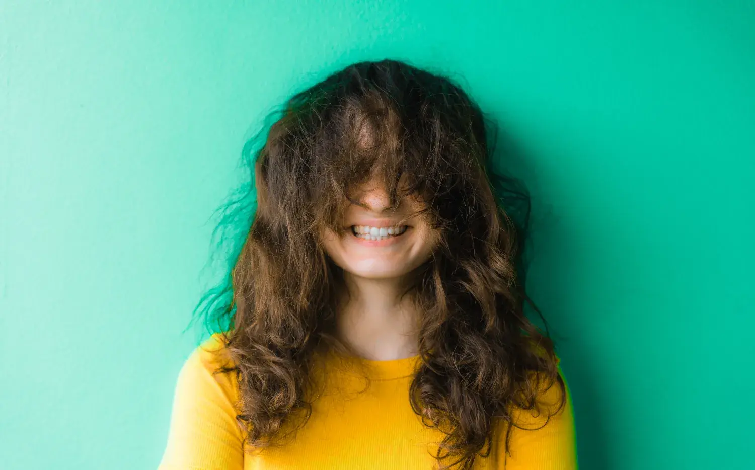 "Método Curly": cómo lograr un cabello hidratado y sin frizz, según una experta