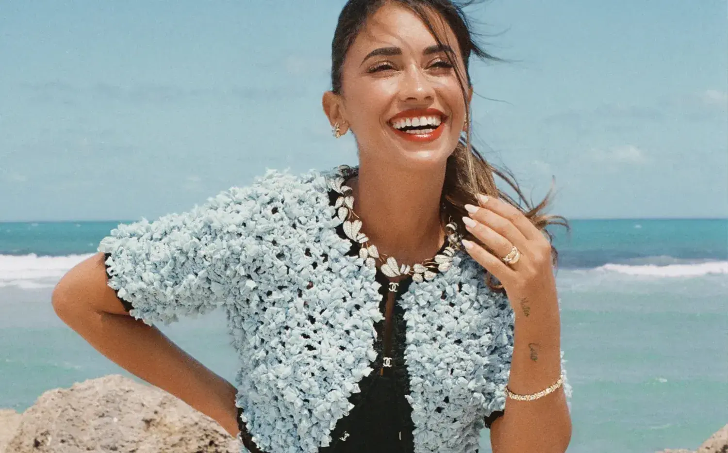 Antonela Roccuzzo llegó a la tapa de Vogue y deslumbró con sus looks y sus declaraciones Antonela Roccuzzo llegó a la tapa de Vogue y deslumbró con sus looks y sus declaraciones