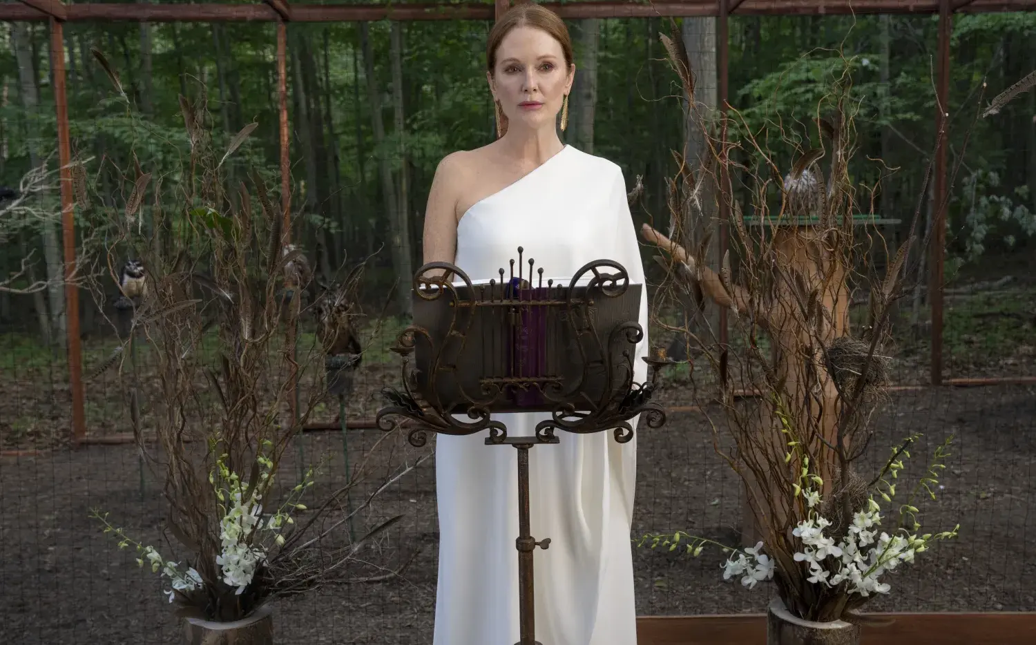 Plan de finde: ¿por qué hay que ver "Sirenas", la nueva comedia de Netflix con Julianne Moore?