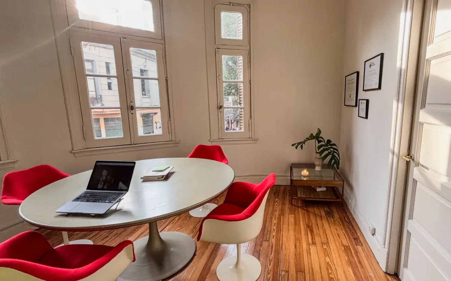 Mid-Century: cómo armar este estilo de diseño en tu casa