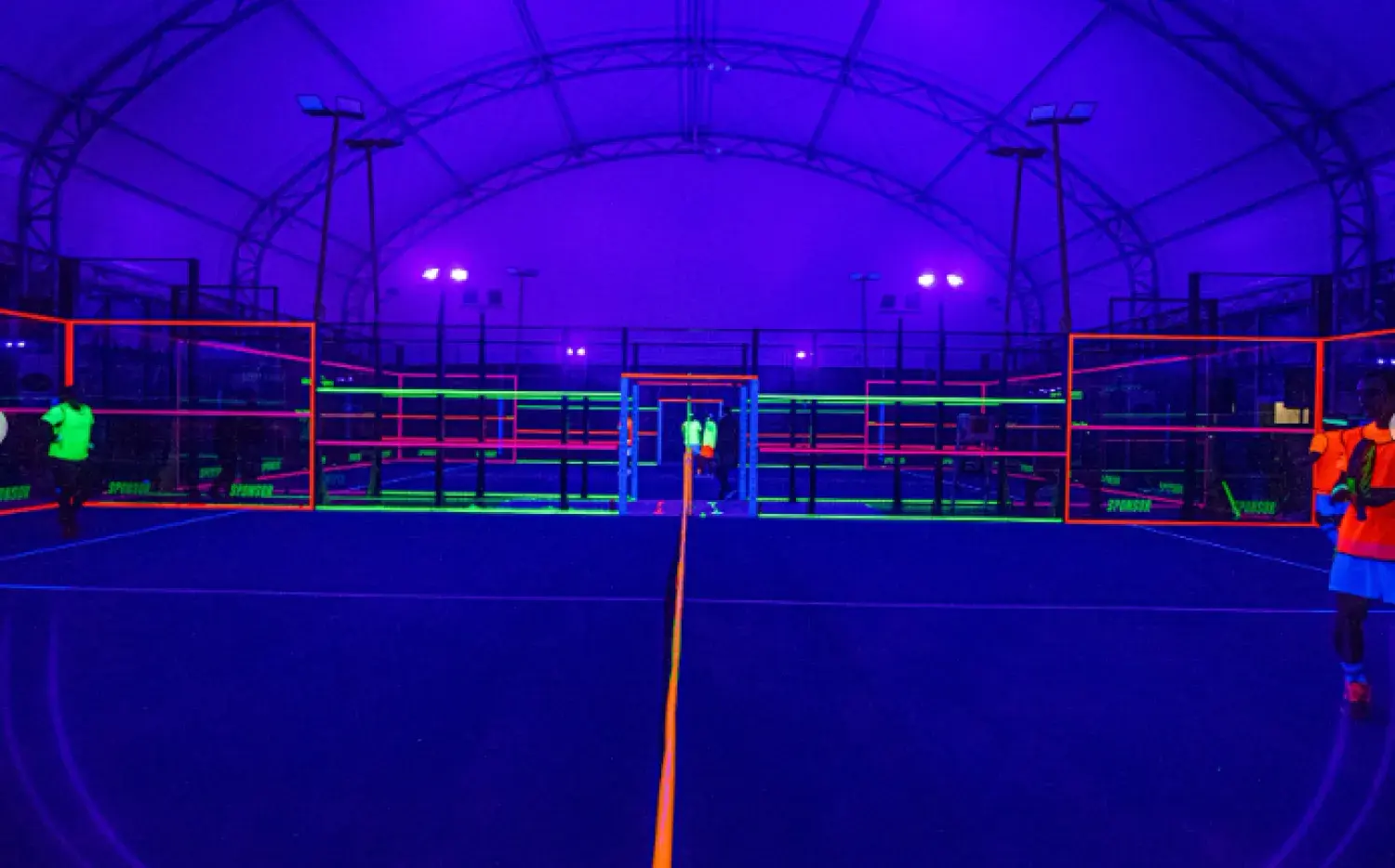 Qué son las neon paddle nights