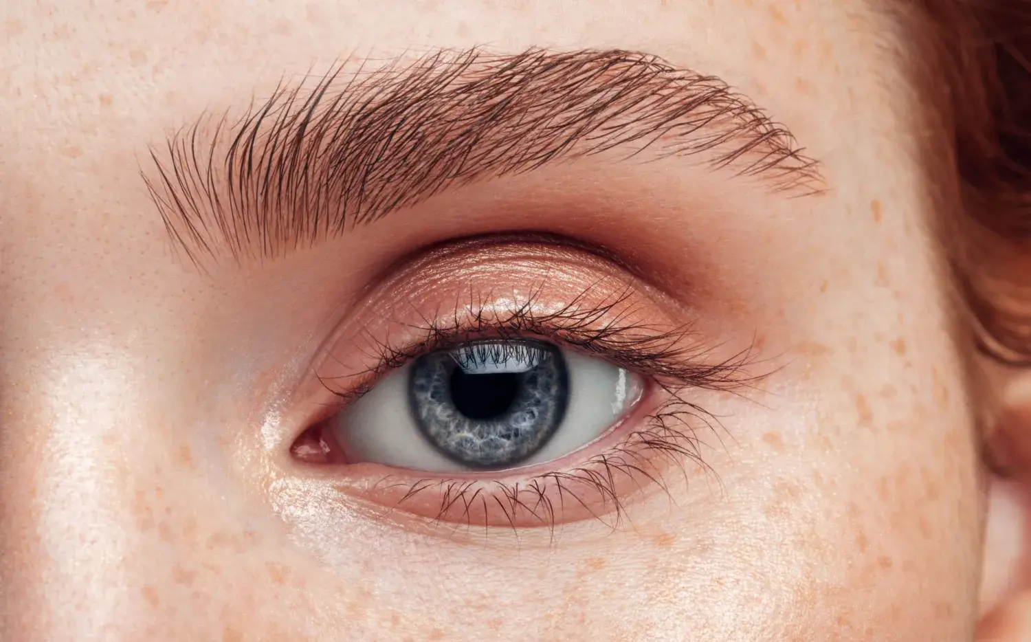 Tinte de cejas: cómo lograr un efecto natural, definido y duradero con un solo producto