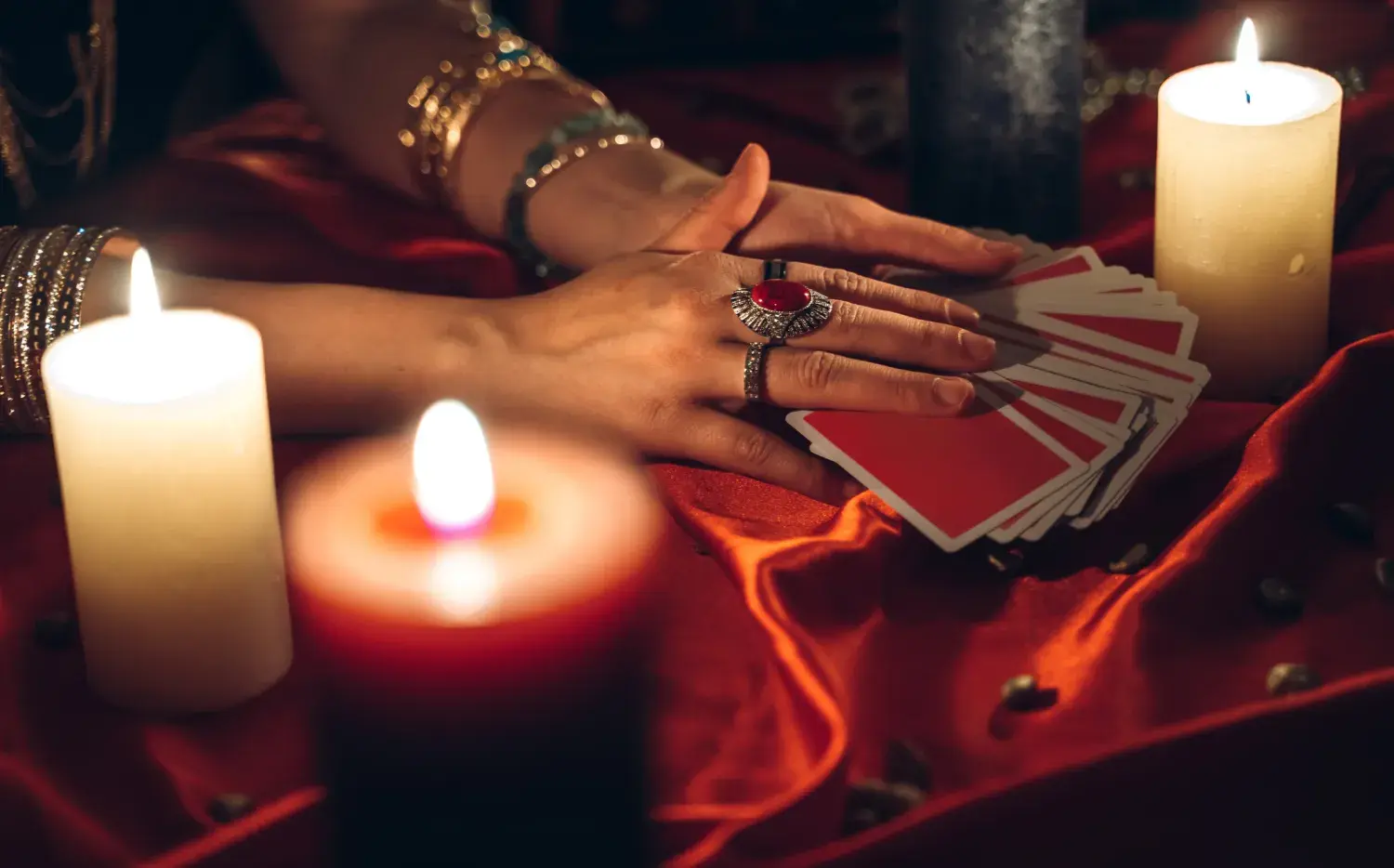 Cómo atraer prosperidad: rituales para sanar tu relación con el dinero