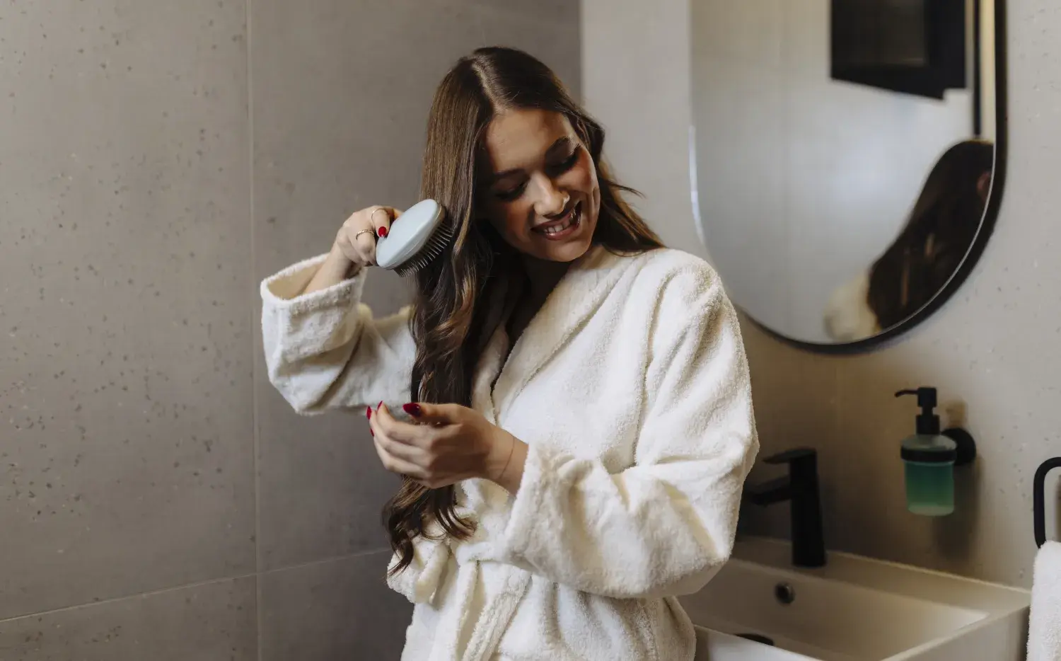 De las puntas al cuero cabelludo: la guía definitiva para cuidar tu pelo en verano