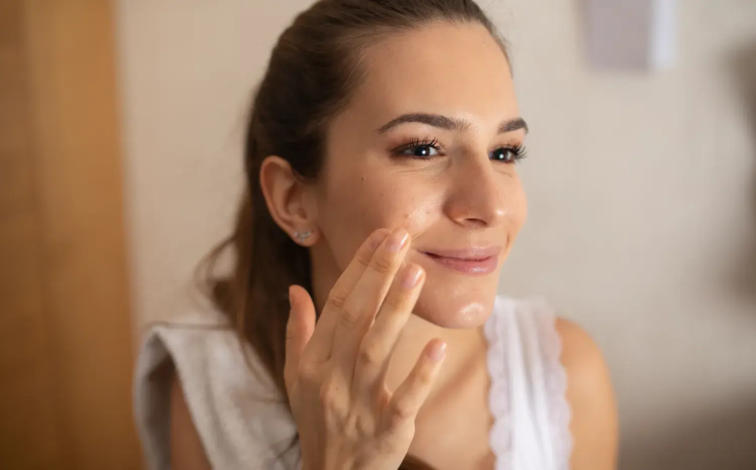 Qué es el efecto 'Glass Skin': la técnica coreana que transforma la piel y es furor Qué es el efecto 'Glass Skin': la técnica coreana que transforma la piel y es furor