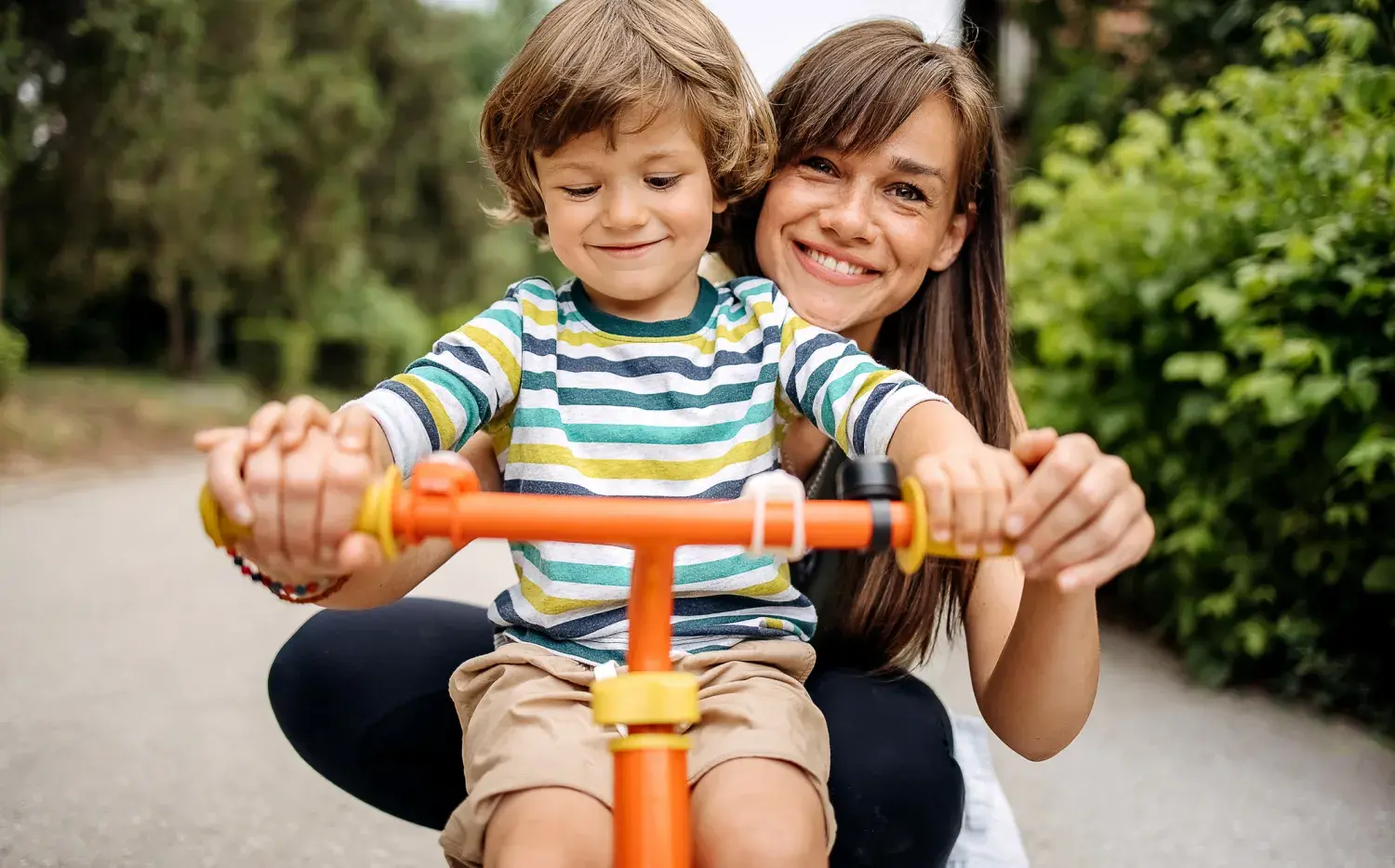 Estar sin estar: cómo construir presencia real con nuestros hijos en tiempos de pantallas Estar sin estar: cómo construir presencia real con nuestros hijos en tiempos de pantallas