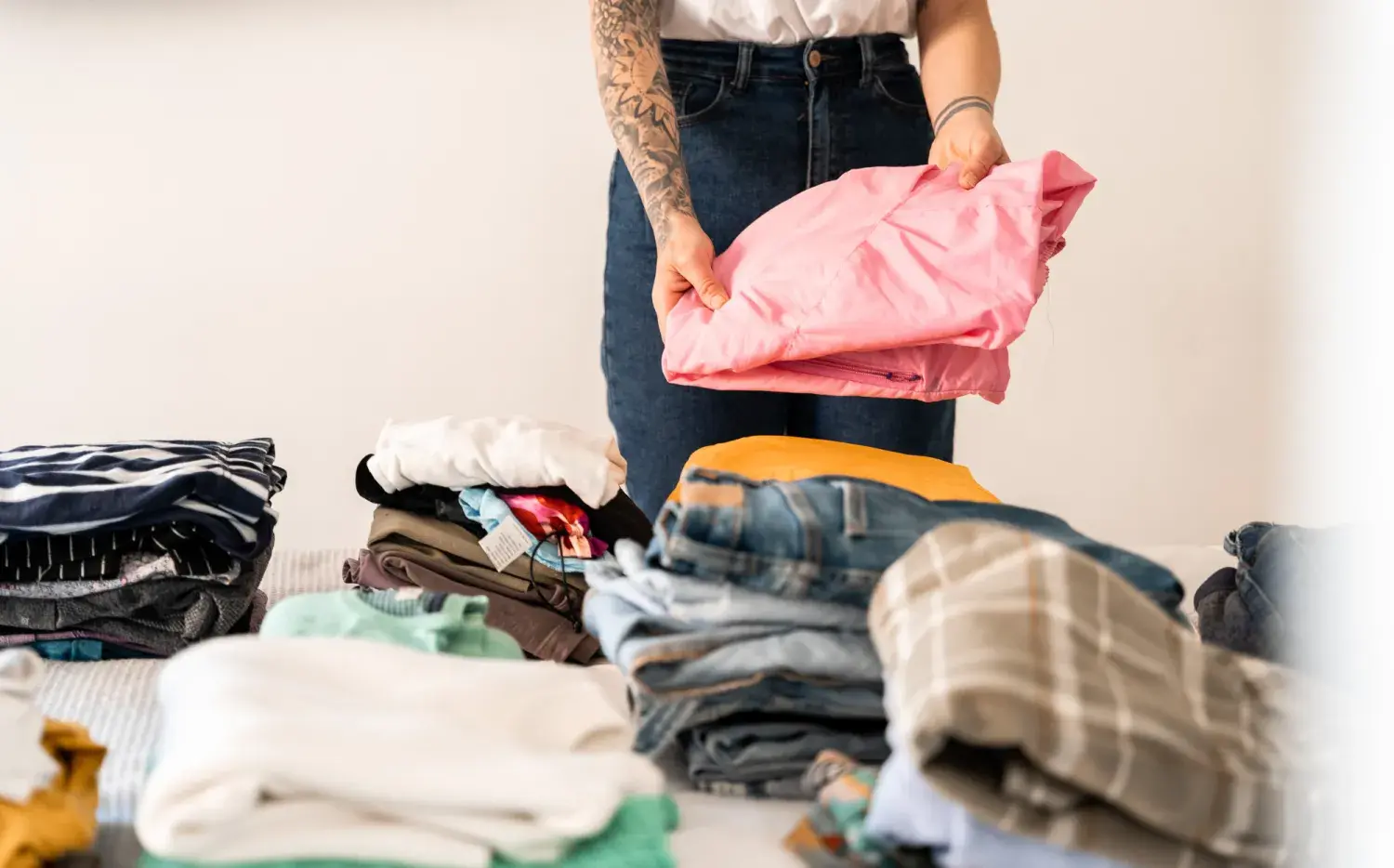 Adiós al caos: cómo organizar un placard chico con el sistema de 3 pilas