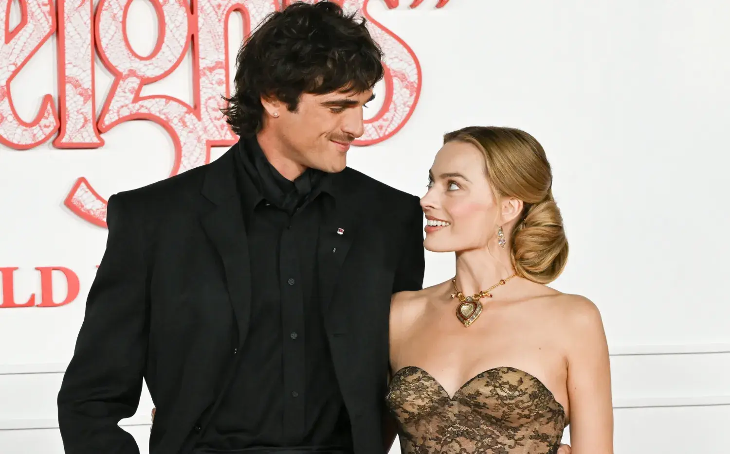 "Cumbres Borrascosas": Margot Robbie y Jacob Elordi, el shippeo que arrasa en redes