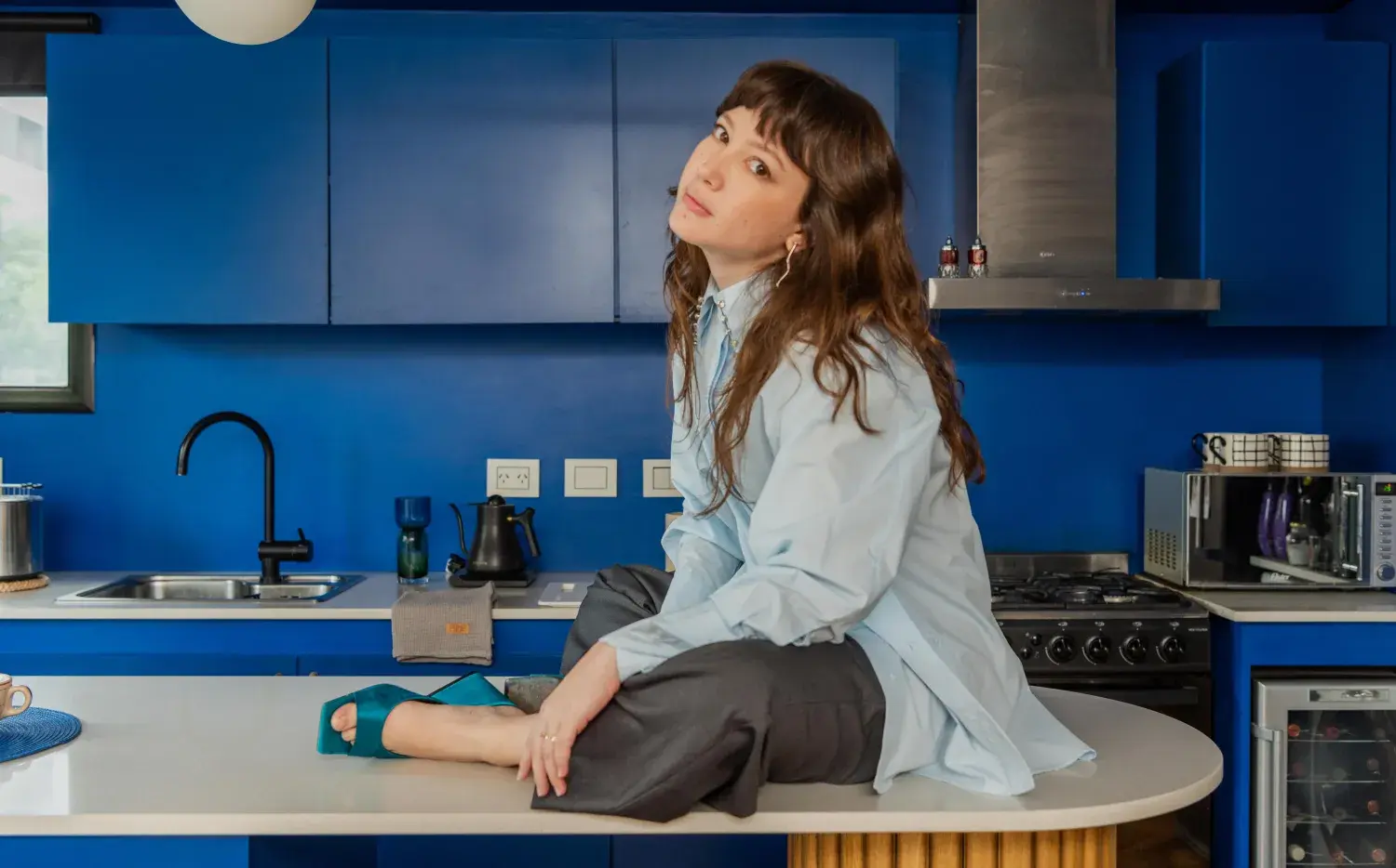 Adiós a la cocina aburrida: la diseñadora Paloma Domian deslumbra con el color