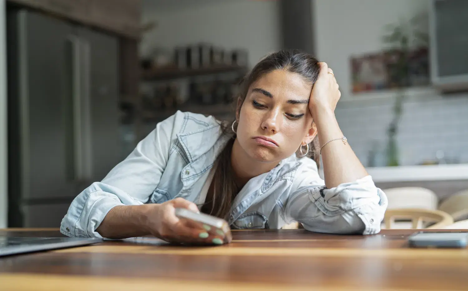 Aburrirse no es perder el tiempo: qué pasa en el cerebro cuando hacemos una pausa Aburrirse no es perder el tiempo: qué pasa en el cerebro cuando hacemos una pausa