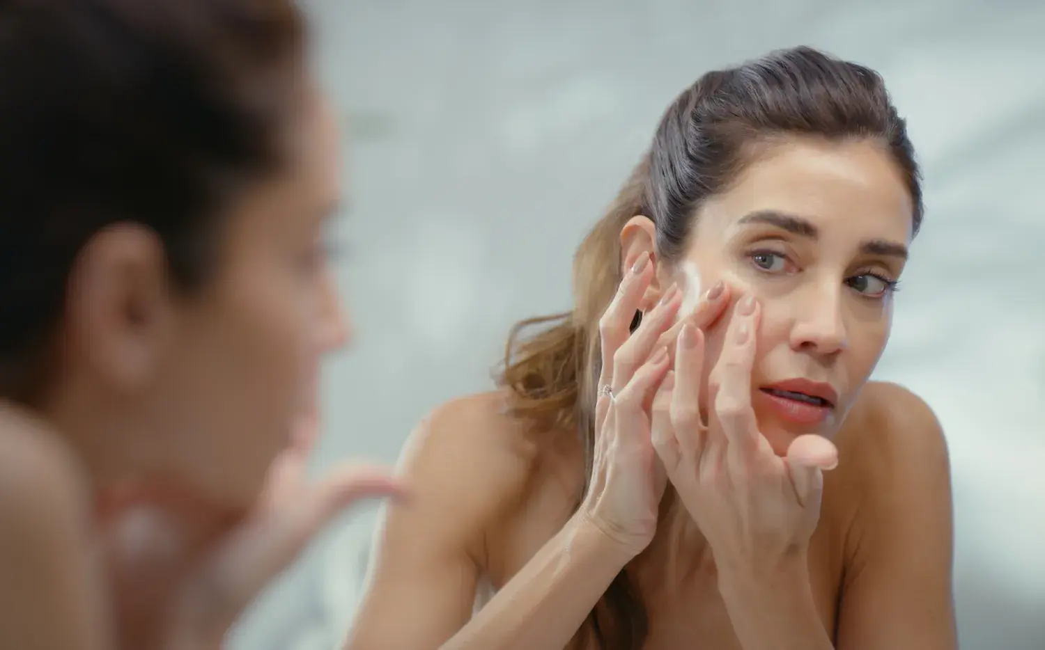 Causas y soluciones del acné en adultos: cómo influyen el estrés y el cortisol en la piel Causas y soluciones del acné en adultos: cómo influyen el estrés y el cortisol en la piel