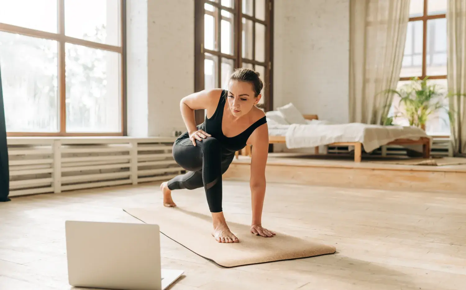 Fitness en casa: 5 ejercicios que se adaptan al invierno sin perder intensidad