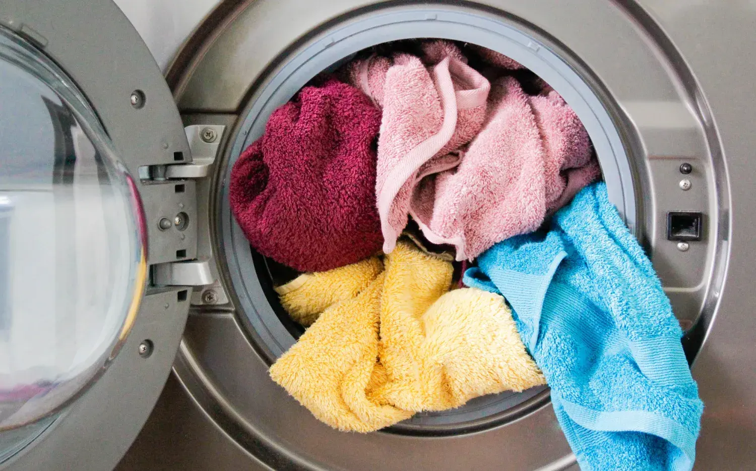 Consejos clave al lavar la ropa para que dure más y consuma menos energía