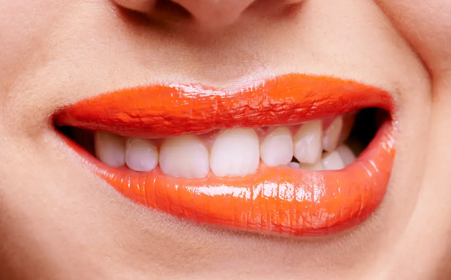 Labio halo: cómo lograr la técnica de maquillaje que suma volumen y luz en 2026