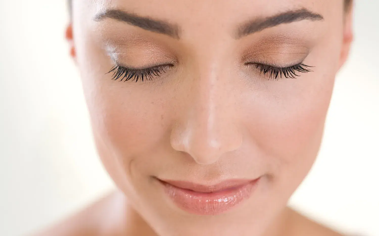 Máscara de pestañas: el paso a paso para lograr un efecto lifting y una mirada XL
