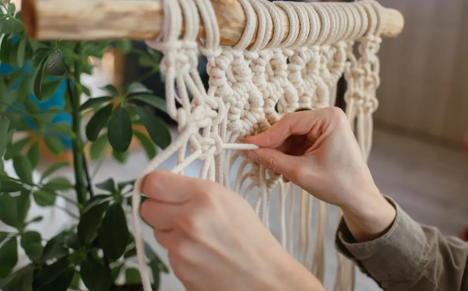 Tu primer colgante de macramé: la guía más fácil para principiantes