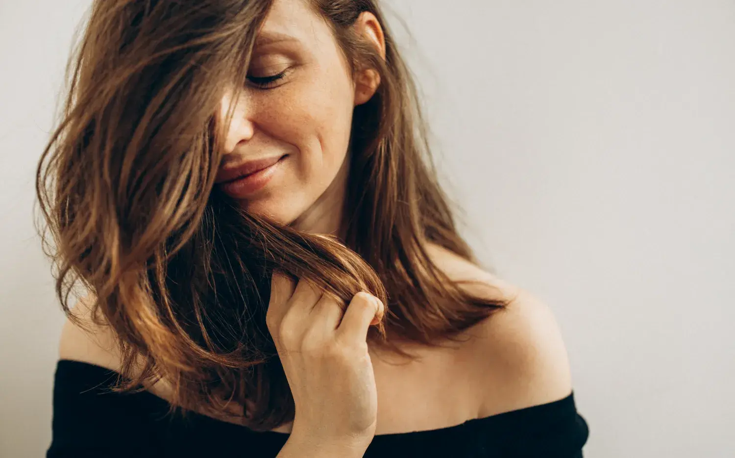 Teddy bear brown: el color de pelo cálido y luminoso tendencia del otoño-invierno