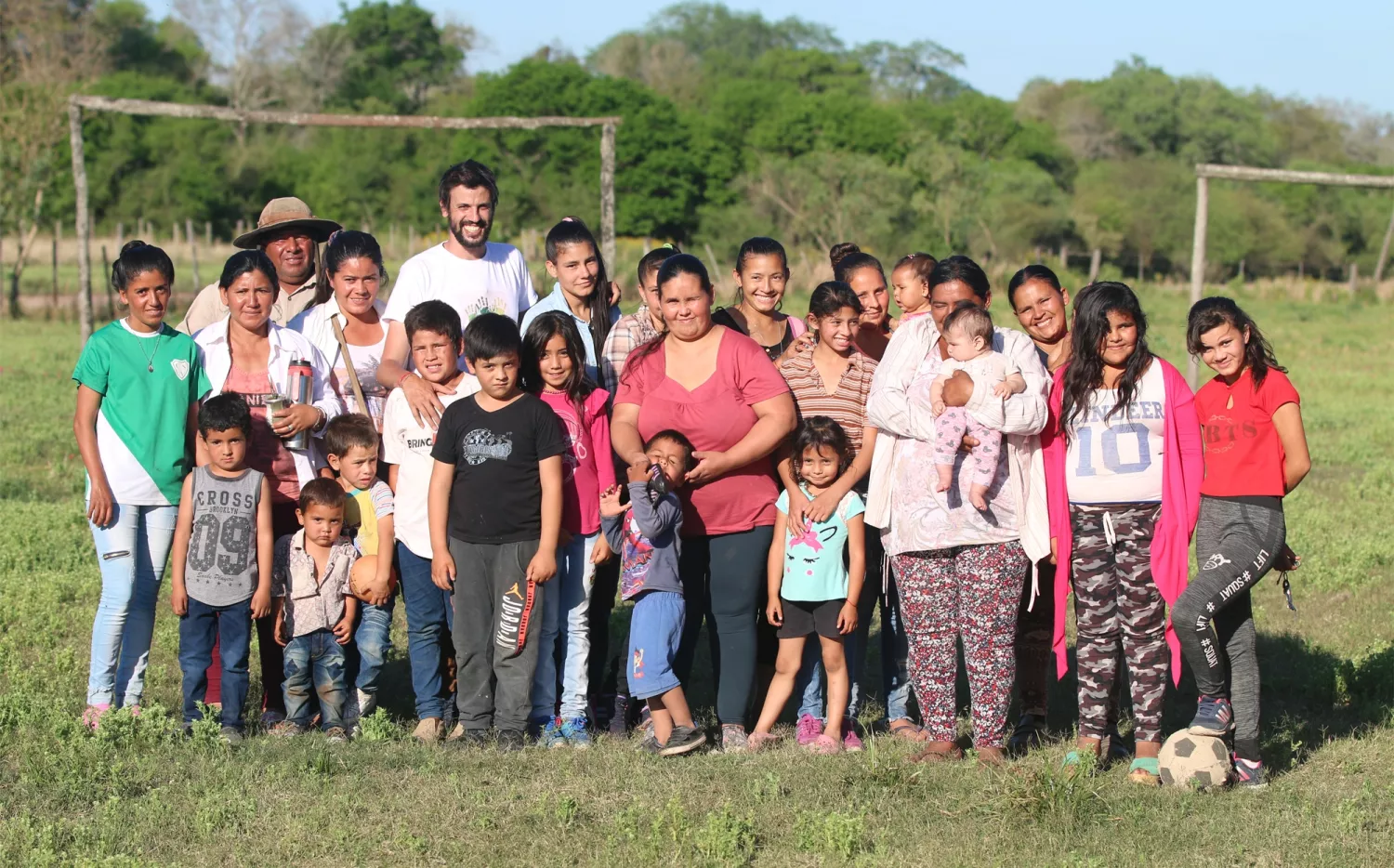 Capacitan a mujeres en distintos oficios y ayudan a familias del Chaco